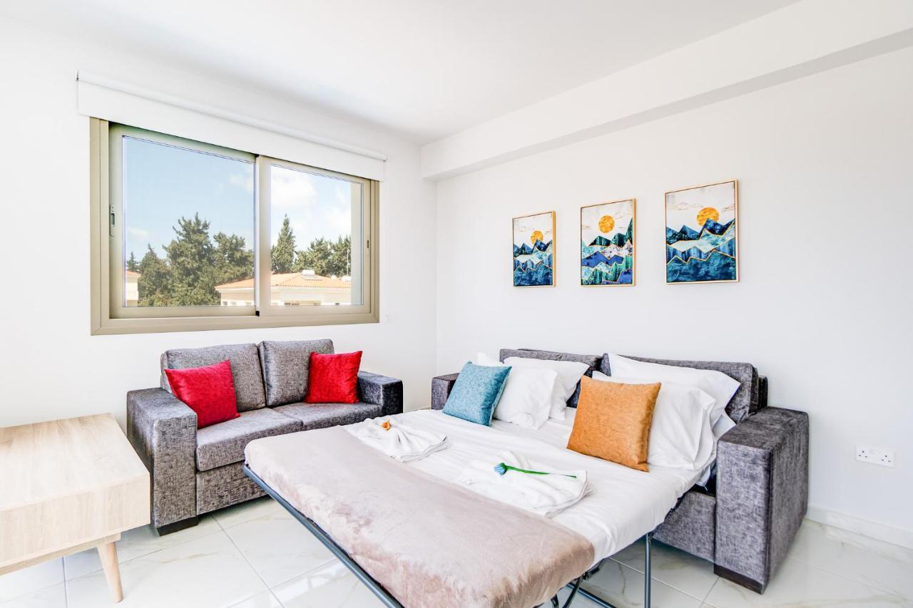Adolina Apartments By Ezoria Villas Paphos Exteriör bild